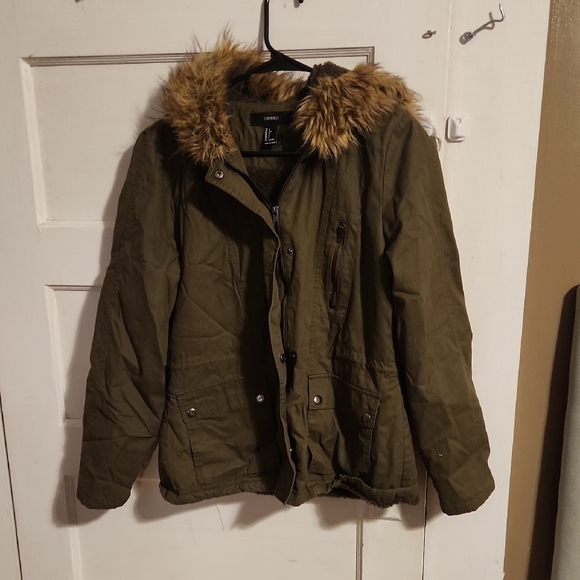Forever 21 Jackets & Blazers - Forever 21 Olive Green Jacket with Fur Trim